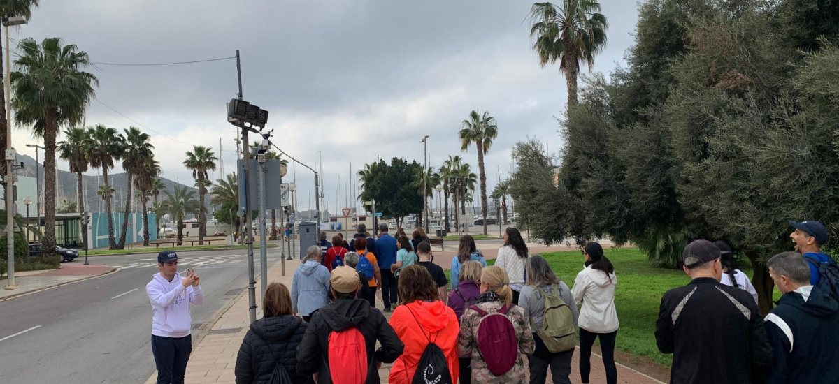 Imagen Mujeres y hombres se suman a la marcha de la UPCT por la igualdad